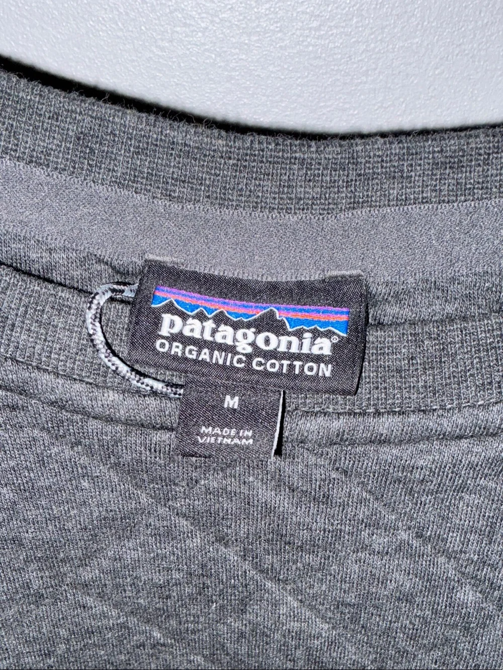 Patagonia Women’s Black Pullover Crew Sweatshirt - Picture 2 of 16